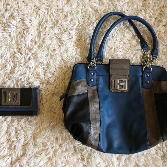 👜✨ GUESS PURSE AND MATCHING WALLET SET - Picture 1 of 5